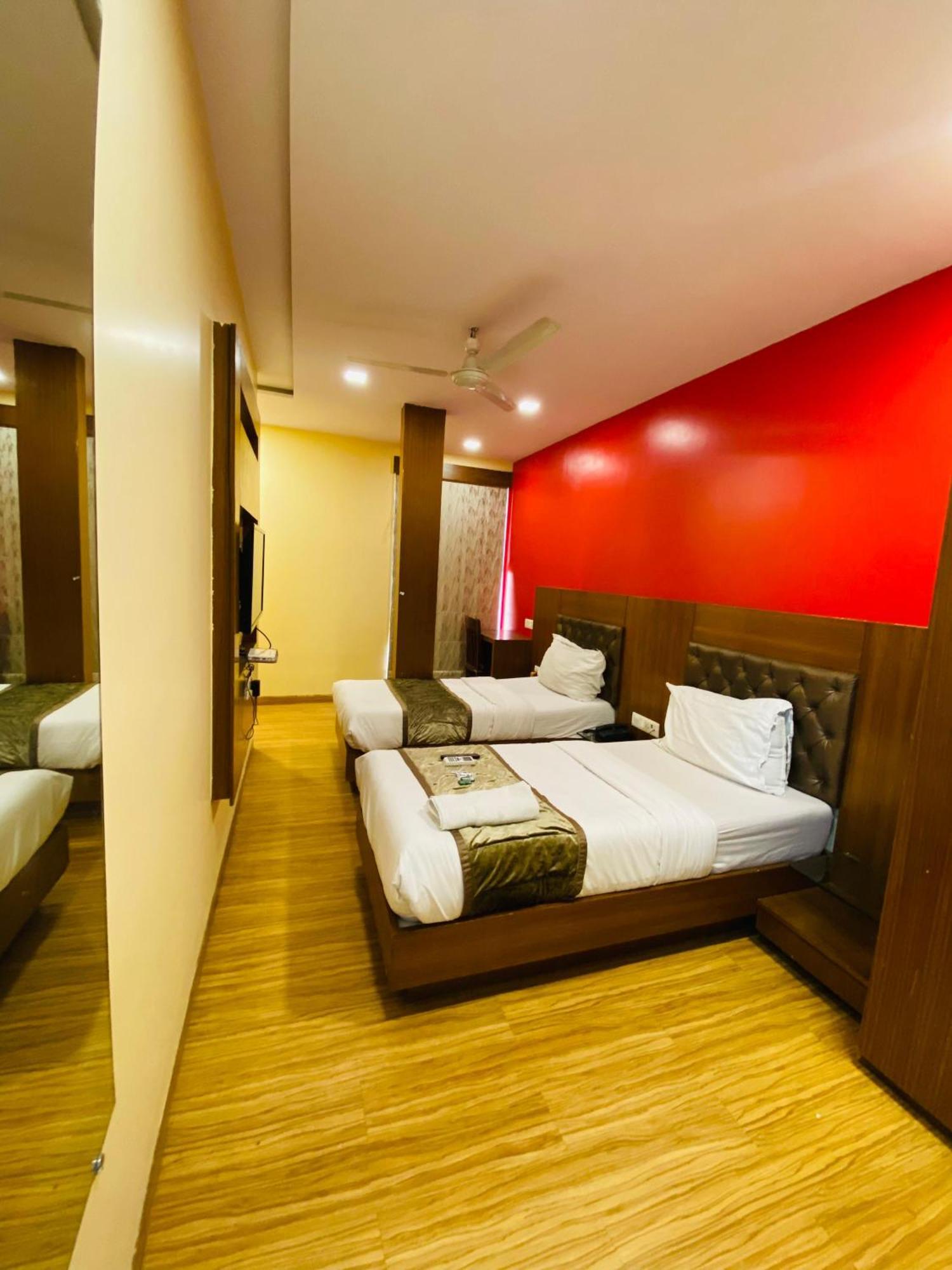 Hotel Arton Regency Near Terminal 2 Airport Bombay Eksteriør billede