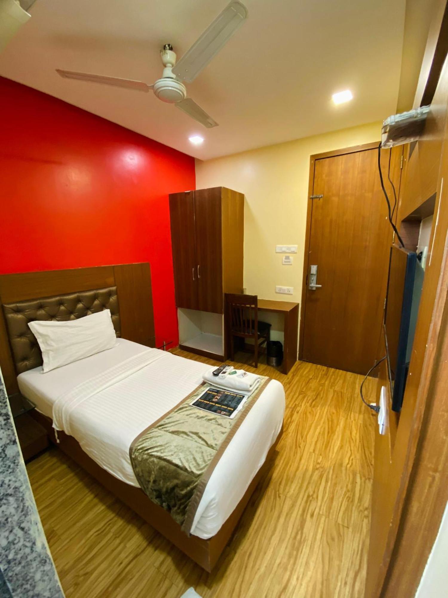 Hotel Arton Regency Near Terminal 2 Airport Bombay Eksteriør billede