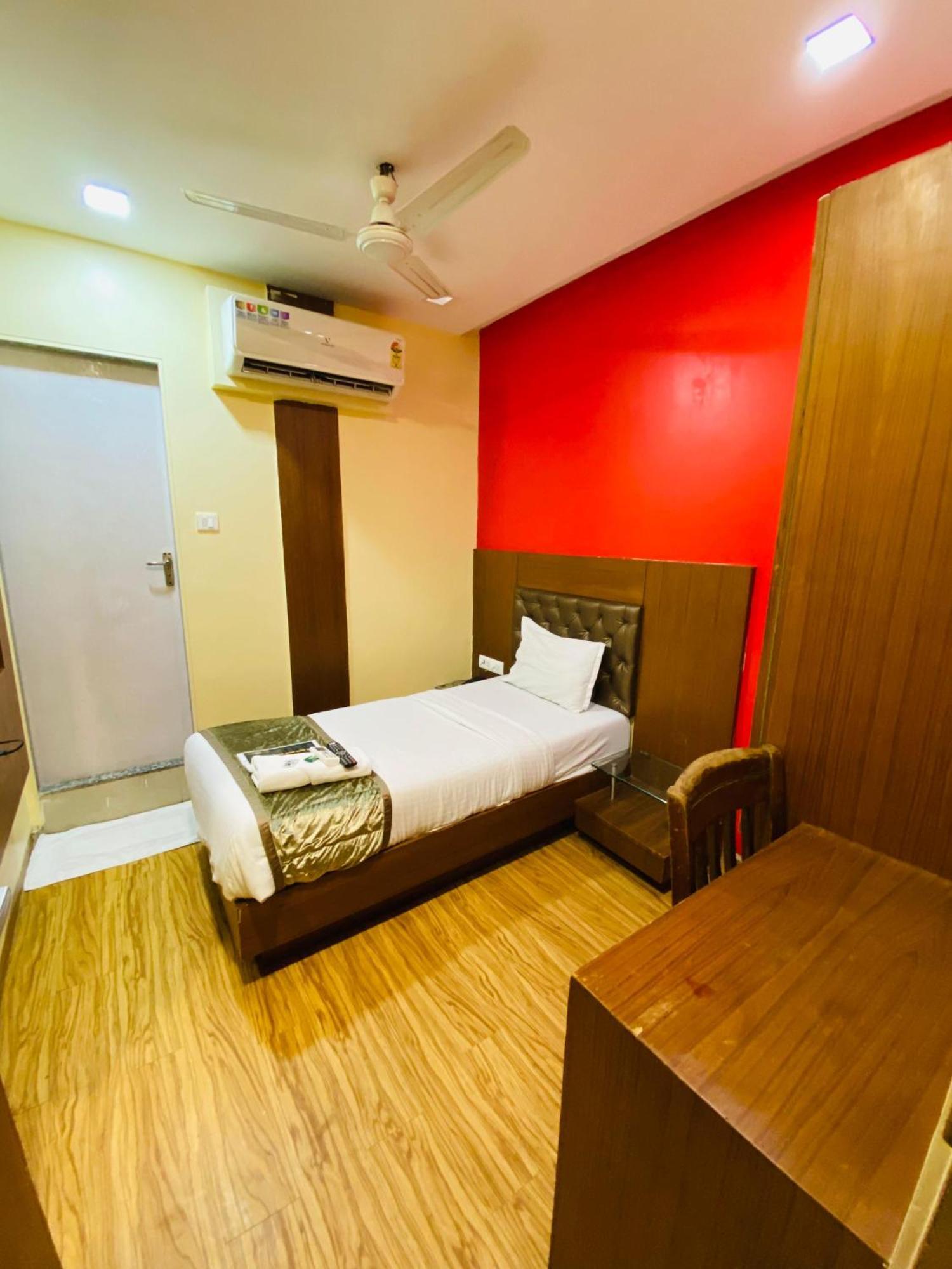 Hotel Arton Regency Near Terminal 2 Airport Bombay Eksteriør billede