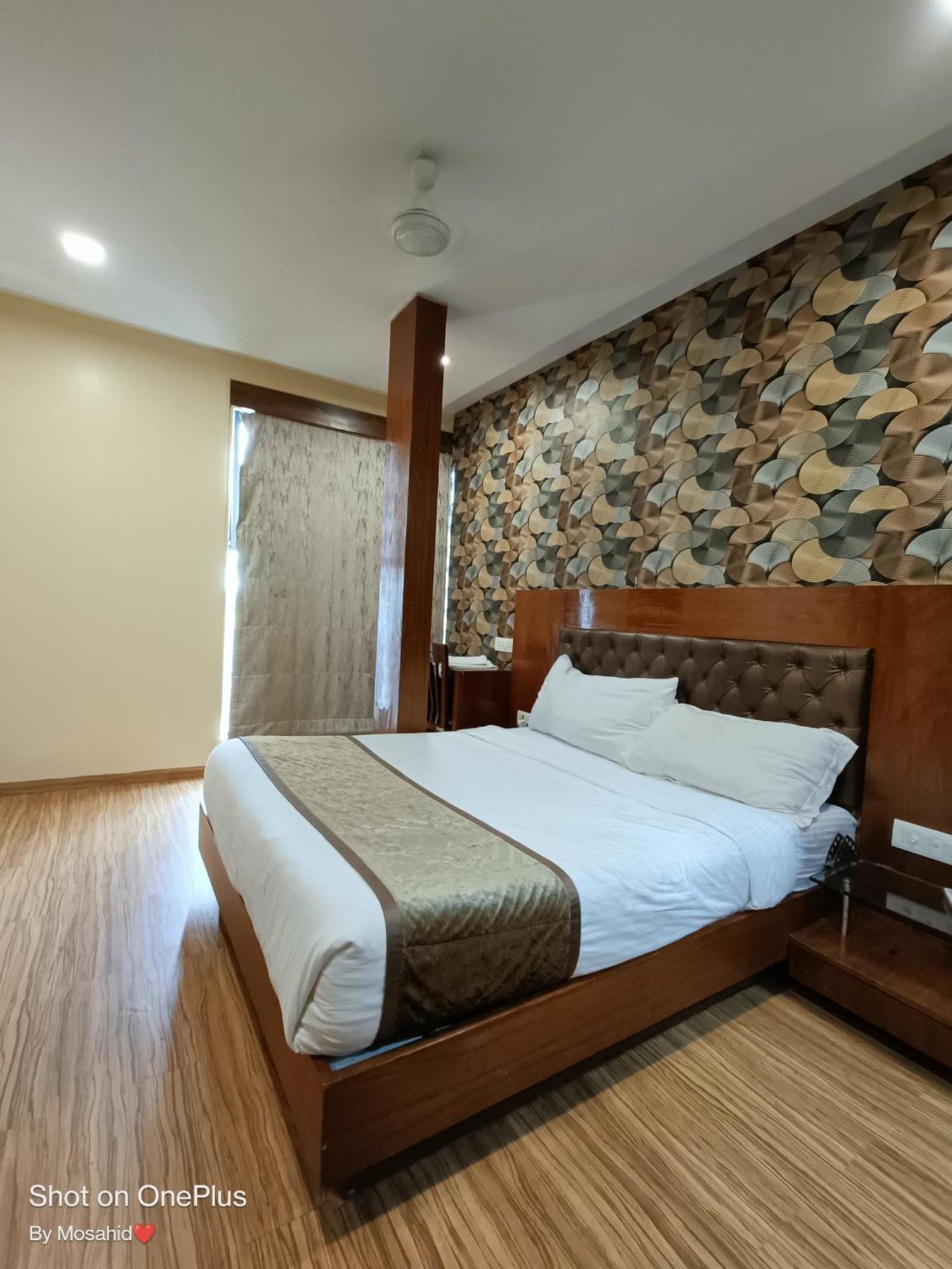 Hotel Arton Regency Near Terminal 2 Airport Bombay Eksteriør billede